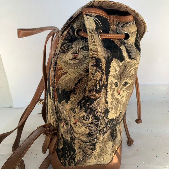 Signare Cat Kitten All over Print Tapestry Backpack Tan Drawstring Buckle Snap - Picture 8 of 14